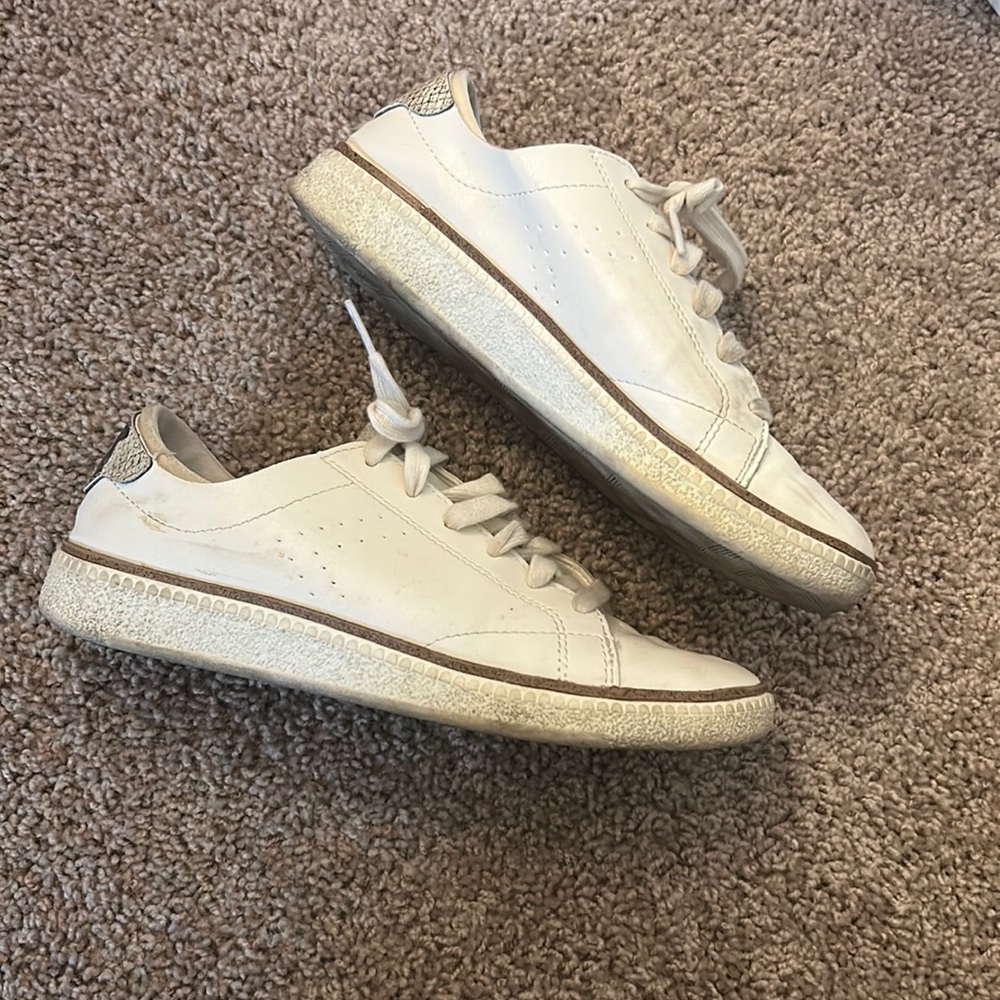 Dr. scholls size 6 sneaker!